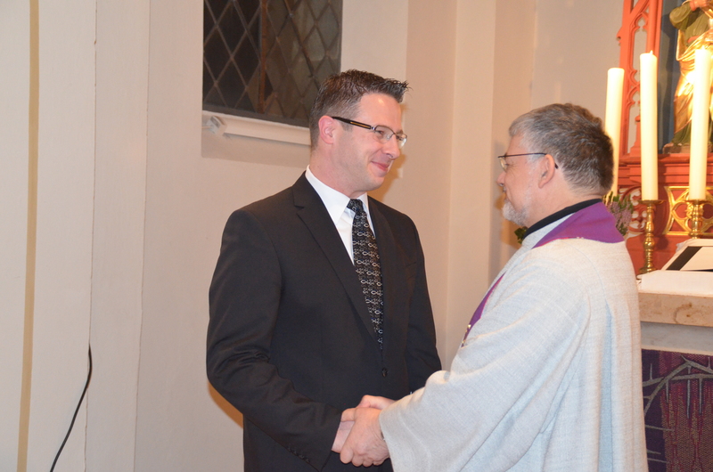 Foto: Manfred Burmann Predigtlektor Stefan Erlbacher und Diakon Thomas Bucka